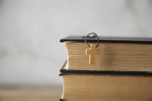 Wybór dewocjonaliów - pamiątki, które niosą poczucie spokoju